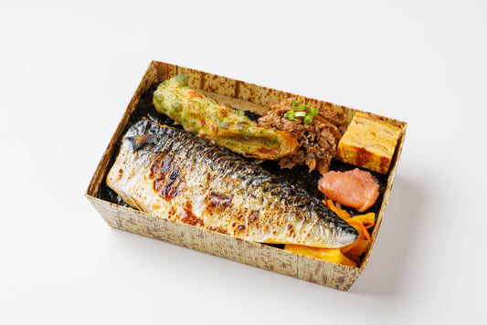 鯖の藻塩焼き海苔弁当(上)