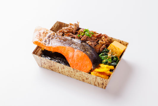 和牛しぐれ煮と銀鮭海苔弁当（上）