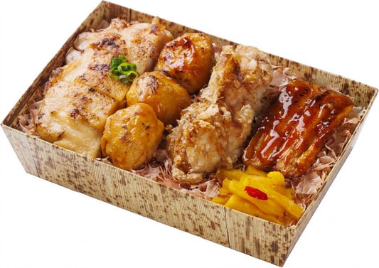 江戸前　穴子と鶏づくし本枯れぶし弁当（上）